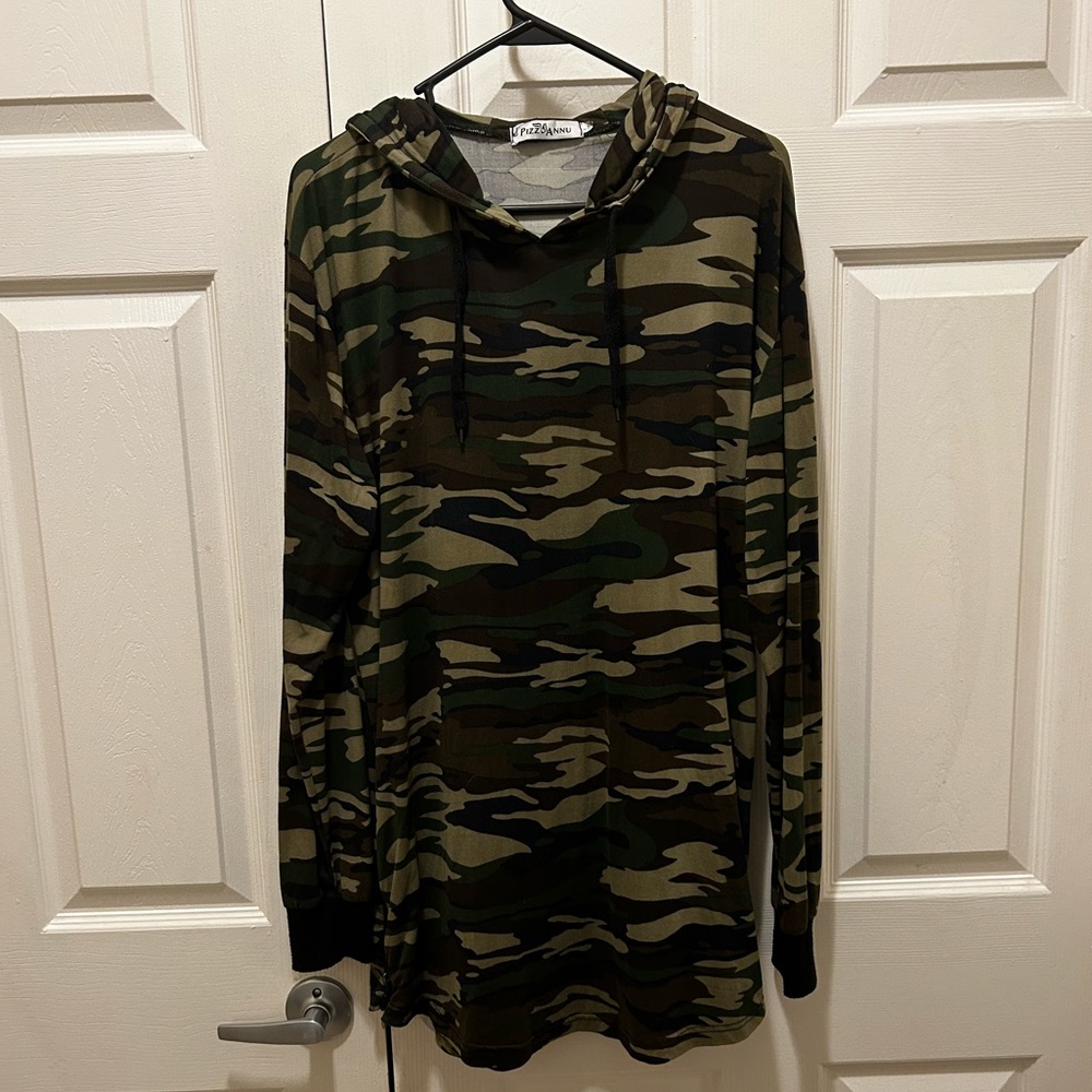 Size L Camo Sweatshirt